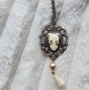 Tarina Tarantino Cream Skull Silvet Heart Pendant